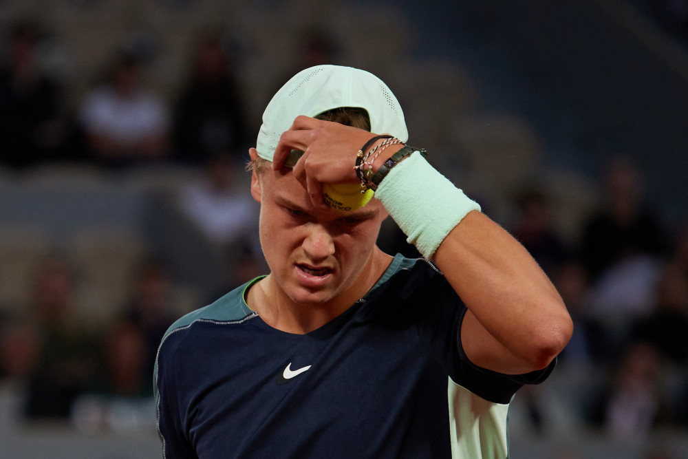 使得她在比 使得她在比